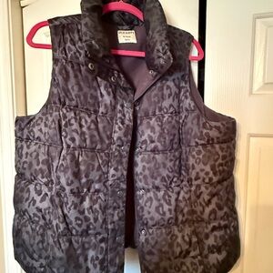 Old Navy Women's Dark Leopard Puffer Vest
